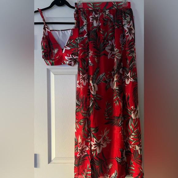 Women’s cami crop top and maxi skirt - Picture 3 of 3